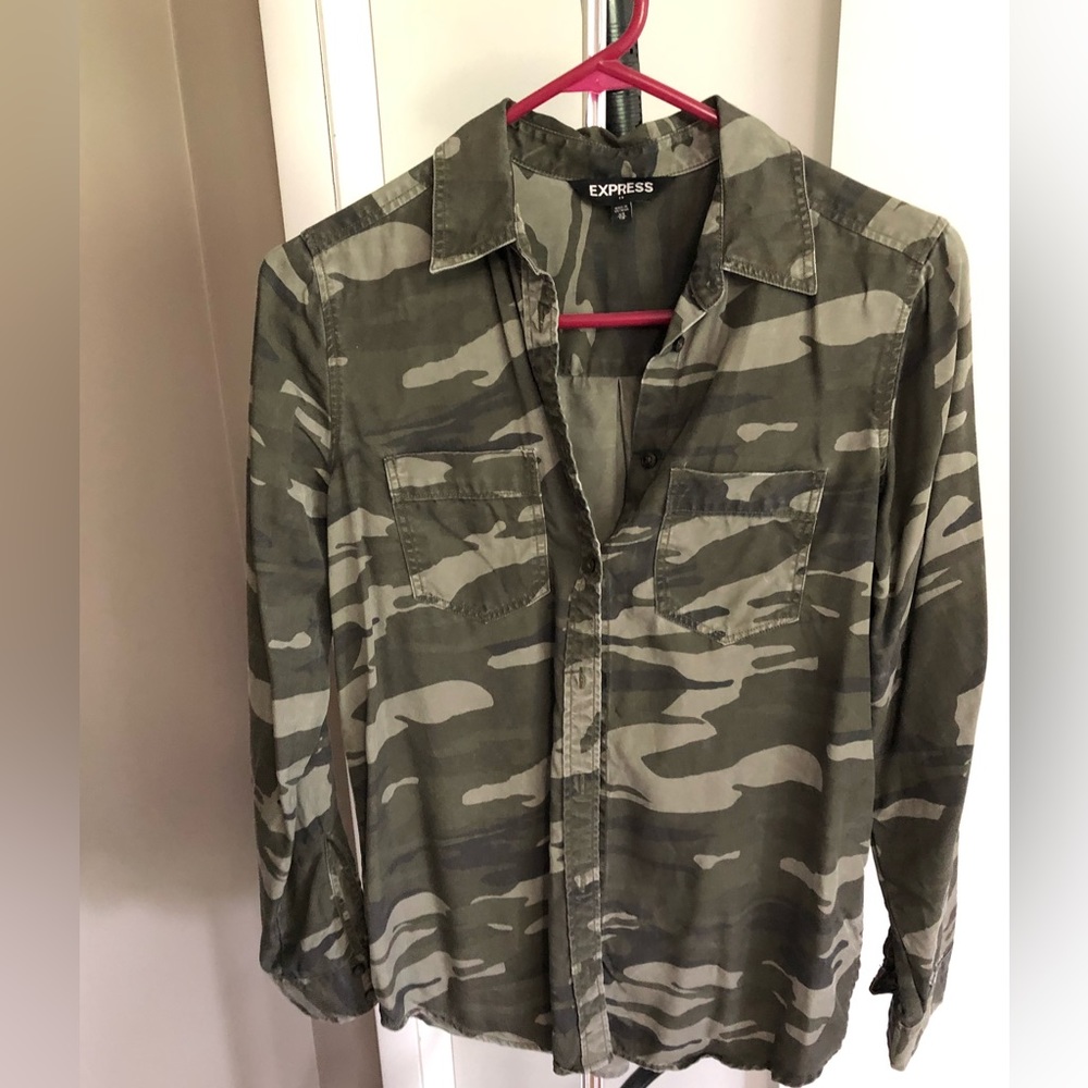 Express Long sleeve camo button up